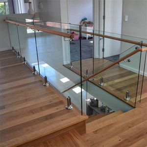 Rampe <span class=keywords><strong>de</strong></span> <span class=keywords><strong>balcon</strong></span> à fixation au sol avec embouts <span class=keywords><strong>en</strong></span> verre trempé et main courante <span class=keywords><strong>en</strong></span> <span class=keywords><strong>bois</strong></span> - Product Image 3