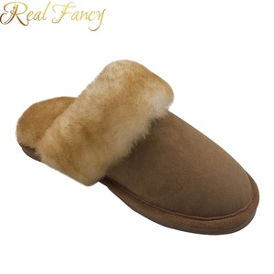 Chaussons d'intérieur élégants et luxueux en fourrure <span class=keywords><strong>de</strong></span> <span class=keywords><strong>mouton</strong></span> véritable double face pour femmes - Product Image 3