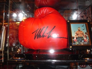 Hot Sell Factory Deluxe Solid Base Full Size Clear <strong>Boxing</strong> <strong>Glove</strong> Sneaker Protector Acrylic <strong>Display</strong> Box <strong>Case</strong> - Product Image 6