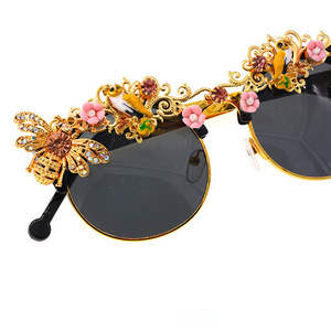 <span class=keywords><strong>Gafas</strong></span> <span class=keywords><strong>de</strong></span> <span class=keywords><strong>Sol</strong></span> <span class=keywords><strong>de</strong></span> Lujo con Flores <span class=keywords><strong>de</strong></span> <span class=keywords><strong>Cristal</strong></span> y Abejas <span class=keywords><strong>de</strong></span> Estilo Barroco para Mujer, <span class=keywords><strong>Gafas</strong></span> <span class=keywords><strong>de</strong></span> <span class=keywords><strong>Sol</strong></span> <span class=keywords><strong>de</strong></span> Marca para Mujer, Lentes <span class=keywords><strong>de</strong></span> <span class=keywords><strong>Cristal</strong></span> para Fiesta - Product Image 5