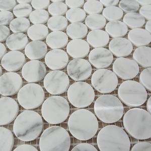 Mosaïque de galets de rivière en marbre de Carrare blanc italien, finition patinée - Product Image 2