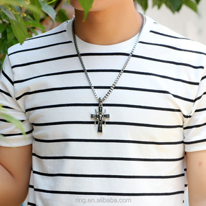 Collier pour homme en métal dur de style rock, nouveau design, collier en émail noir avec croix et crâne, vente en gros - Product Image 2