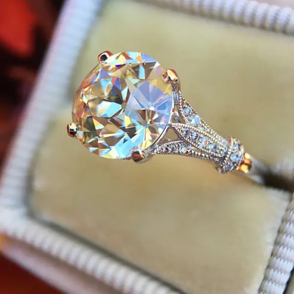 Women New Fashion Shinny White Cubic Zirconia Diamond Rings Diamond Shape Crystal Engagement Ring