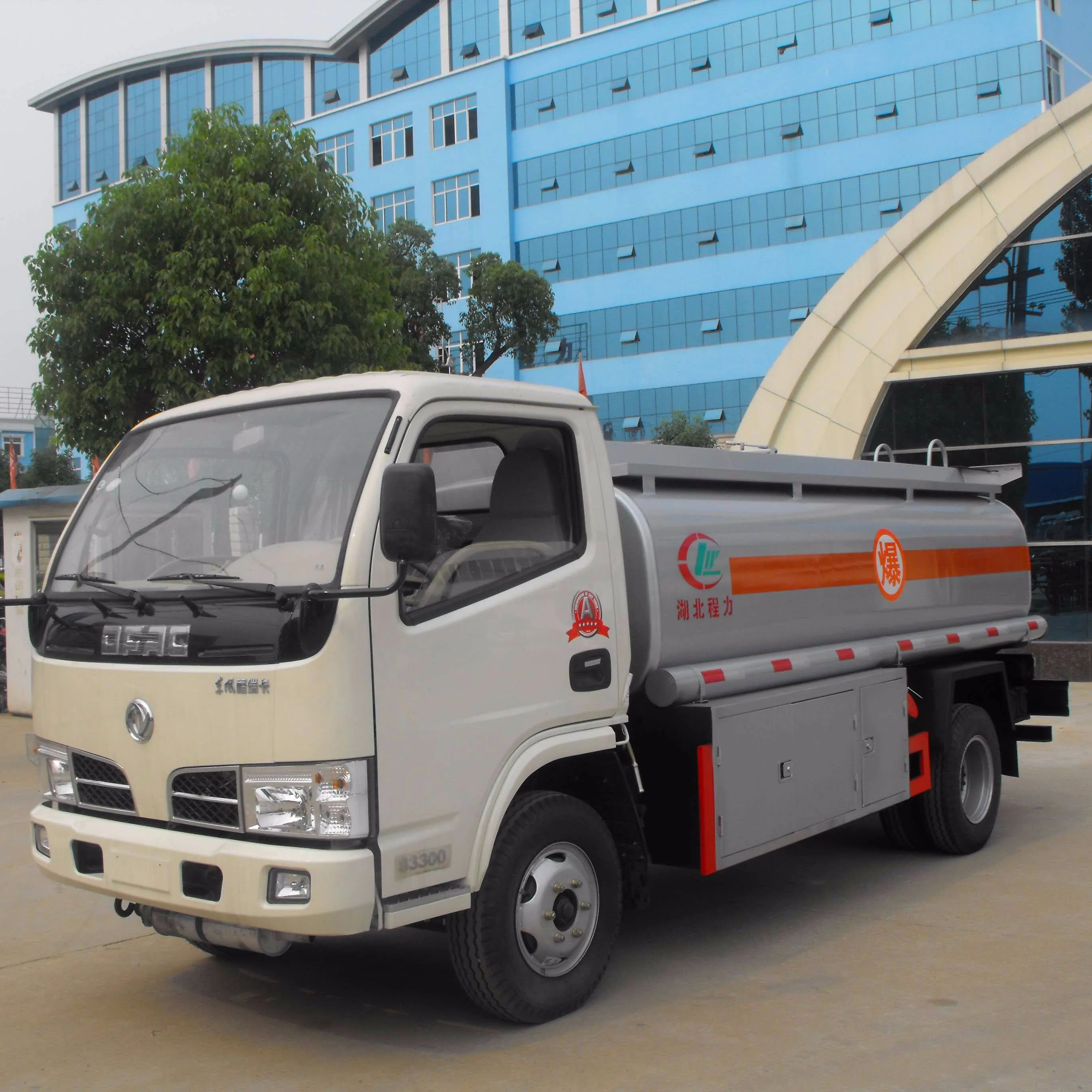 Dongfeng ถังน้ำมัน10000ลิตร10000ลิตร,รถบรรทุกน้ำมันเชื้อเพลิง4X2