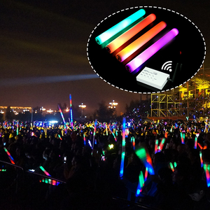 Bastones de Espuma LED al por Mayor, Bastones Luminosos RGB Personalizados con Control Remoto para Bodas y Conciertos - Product Image 3