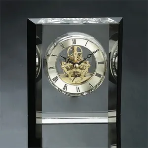 2023 nouvelle conception personnalisée horloge de table en cristal gravée au laser innovante