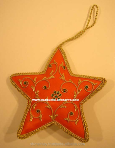 Étoiles de Noël brodées à suspendre - Product Image 1