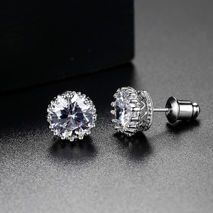 LUOTEEMI Pendientes de tuerca baratos al por mayor para <span class=keywords><strong>mujer</strong></span>, diseño de corona con circonita cúbica transparente brillante de alta calidad de 8 mm y 2 quilates, para uso diario, gran oferta - Product Image 5