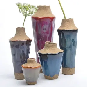 Polychrome renk kırışık silindir şekli büyük modern seramik porselen vazolar sergi için