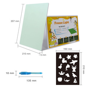 Tavoletta da <span class=keywords><strong>Disegno</strong></span> A4 <span class=keywords><strong>in</strong></span> PVC di Alta Qualità con Luce, 2 Pennarelli, 2 Stencil, Giocattolo Educativo per Bambini per Scrivere e Dipingere - Product Image 4