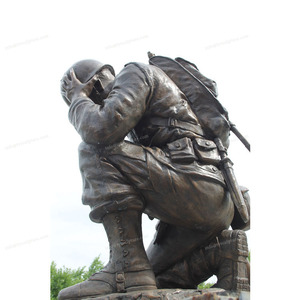 Sculpture commémorative de soldat agenouillé en bronze grandeur nature, monument commémoratif de guerre, croix de bataille - Product Image 5