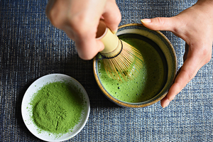 Poudre de thé vert Matcha japonais, qualité cérémonie - Product Image 5