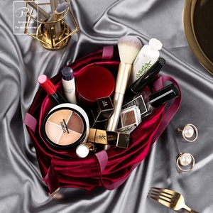 Fabrication En Gros Personnalisé <span class=keywords><strong>velours</strong></span> maquillage sac en satin cordon sac de faveur - Product Image 5