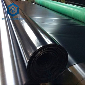 HDPE PE พลาสติกสีดำ Liner แผ่นก่อสร้างม้วน