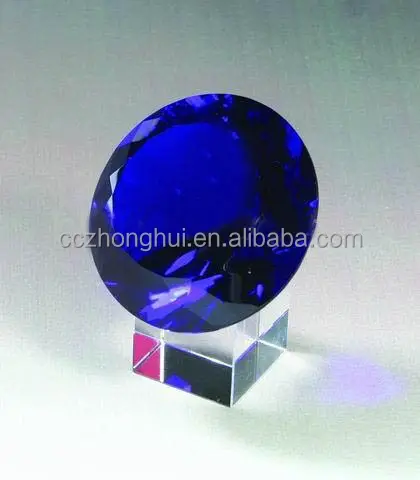 Diamante de sección de cristal azul profundo