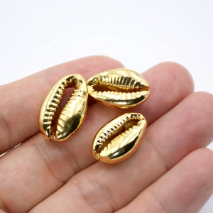 Venta al por Mayor de Conchas Doradas Naturales, <span class=keywords><strong>Abalorios</strong></span> de Concha Marina, <span class=keywords><strong>Abalorios</strong></span> de Color Dorado, Conchas de Cauri <span class=keywords><strong>para</strong></span> la Fabricación de Joyas - Product Image 2