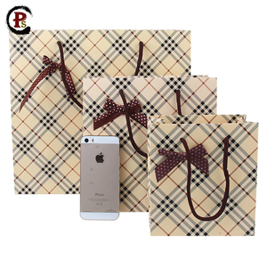 Recyclé rayé <span class=keywords><strong>noir</strong></span> <span class=keywords><strong>et</strong></span> <span class=keywords><strong>blanc</strong></span> kraft papier cadeau sac avec logo - Product Image 2
