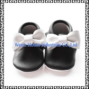 2015 estilo de la moda mocasín bebé mano mand te negro y blanco zapatos de cuero de alta calidad para el bebé o niño pequeño - Product Image 1