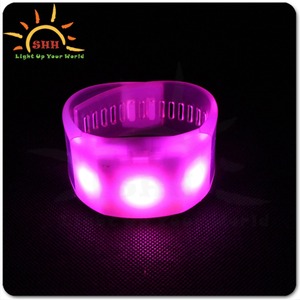 Neue produkte fernbedienung armband glow in <span class=keywords><strong>the</strong></span> dark light up handschlaufe - Product Image 3