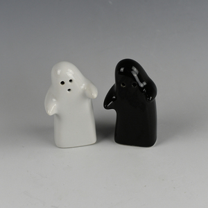 Souvenir de mariage en céramique en gros, salière et poivrière en forme de couple s'embrassant - Product Image 3