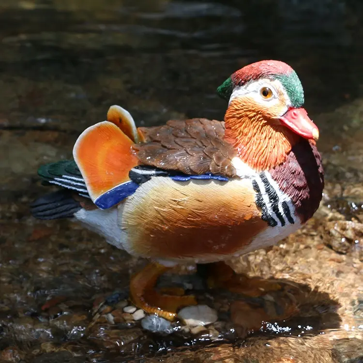 China Fabriek Realistische Vivid Animal Sculptuur Hars Mandarijn Eend Beeldje Voor Verkoop