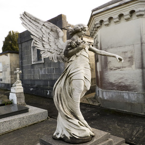 Statue di Angeli in Pietra Naturale Bianca per Uomo e Donna - Product Image 5
