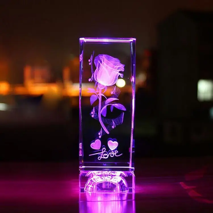 Mooie 3D laser kristal rose cube met LED licht