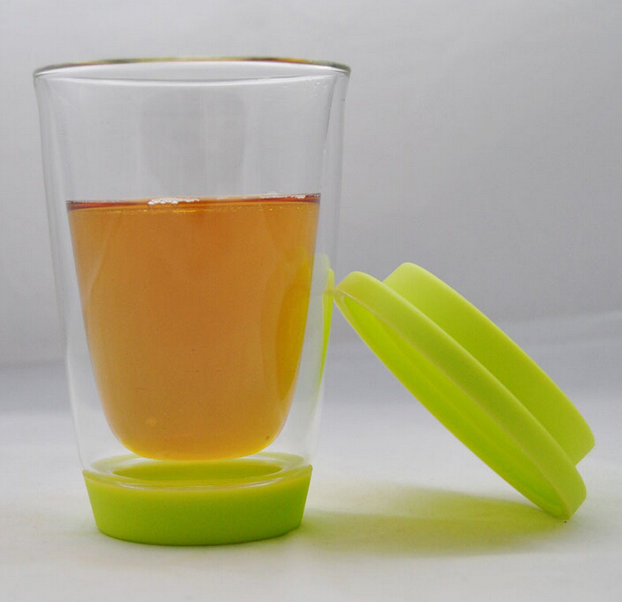Double wall glass coffee cup with silicone base and lid