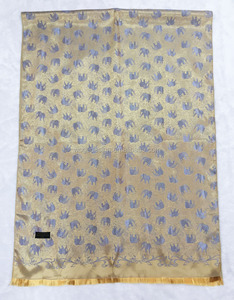 ผ้าคลุมไหล่แฟชั่นยอดนิยม ดีไซน์ไทยสุดหรู ผ้าคลุมศีรษะ ผ้าพันคอ ลายช้างทอง ผ้าไหมเทียม ผ้าพัชมีนา - Product Image 4