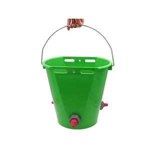 Mangeoire en plastique pour animaux, 4/8l, lait d'agneau, de bœuf, de vache, mangeoire suspendu, avec biberons - Product Image 4