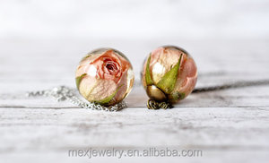 resina argentata orb premuto il fiore reale luce rosa bocciolo di rosa sfera <span class=keywords><strong>collana</strong></span> pendente a sfera - Product Image 3