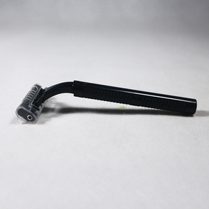 Triple cuchillas desechables negro de afeitar para afeitar - Product Image 2