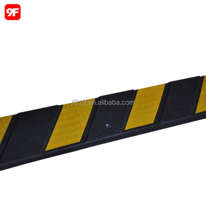 Protezione Angolare Riflettente <span class=keywords><strong>in</strong></span> <span class=keywords><strong>Gomma</strong></span> per Barriere Stradali e Pareti di Garage - Product Image 3