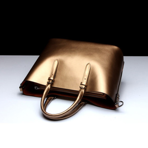 Bolso de mano de cuero de vaca auténtico brillante para mujer, <span class=keywords><strong>bolsa</strong></span> de mano femenina con estilo, a la moda, de diseñador de marca - Product Image 4