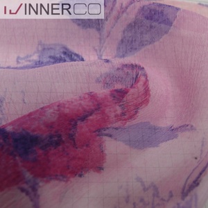 Tissu de robe en mousseline de soie froissée en polyester 100% imprimé floral pour vêtement de lingerie de mariage - Product Image 3