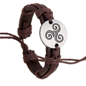 Bracelet Triskele Teen Wolf tendance pour femmes et hommes, bracelet en cuir avec breloque ronde, bracelet tressé, bracelet manchette, accessoires de bijoux - Product Image 5