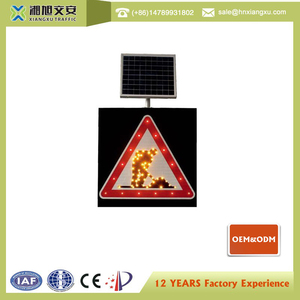 China <span class=keywords><strong>comprar</strong></span> triángulo solar llevó signos led señal de tráfico - Product Image 5