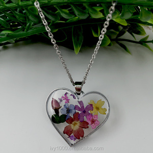 Colgante de capullo de Rosa pequeño en forma de corazón Artesanía de flores secas naturales para joyería de aniversario - Product Image 5