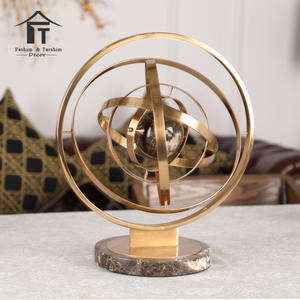 Scultura in Metallo a Forma di Globo Terrestre, Artigianato Artistico Europeo Dorato per Decorazione d'Interni - Product Image 1