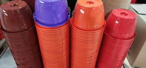 Pots de fleurs en plastique suspendus de conception classique colorée avec cintre de plante d'intérieur Durable pour l'emballage de carton d'utilisation de balcon et de jardin - Product Image 5