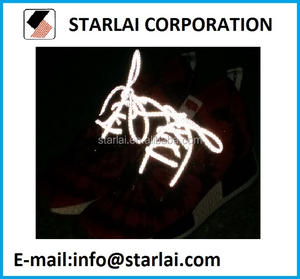 Lacci per scarpe in poliestere elasticizzati con stampa riflettente larghi 8mm accessori per scarpe da ginnastica in stile sportivo con punte in plastica vendute in coppia - Product Image 3