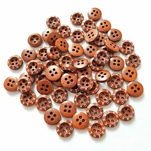 High quality 18L 32L 4-holes character custom eco friendly wood buttons