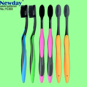Brosse à dents manuelle pour adultes à poils souples en charbon de bambou le <span class=keywords><strong>plus</strong></span> populaire Paquet OEM Livraison rapide Usine directe - Product Image 2