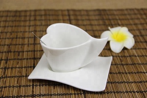 Nuevo diseño italiano en forma de corazón blanco al por mayor taza de café de cerámica para promocional - Product Image 4