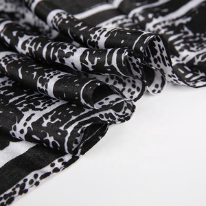 Meilleur Prix Femmes Musulmanes Quotidien Porter Rayure Impression Soie <span class=keywords><strong>Hijab</strong></span> Écharpe En Satin De Soie Foulard - Product Image 3