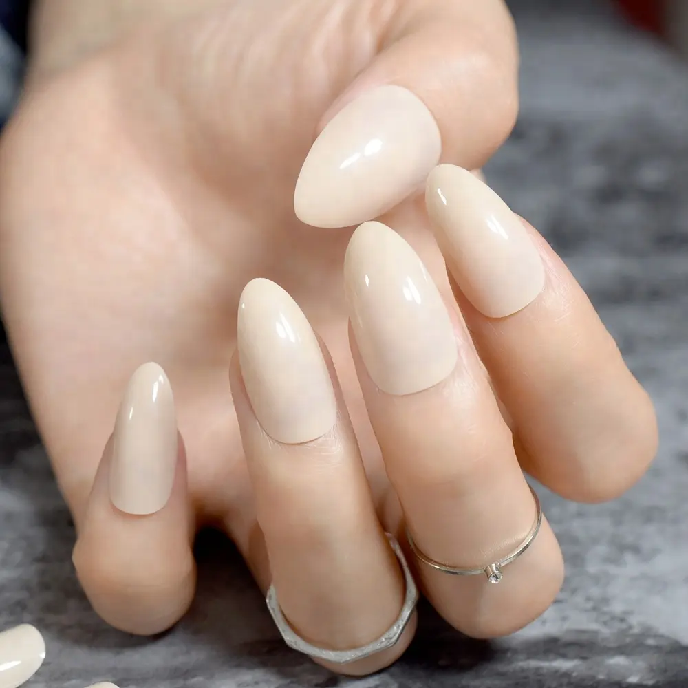 Mittelgroße Punkt gefälschte Nägel Klassisches Licht Nude STILETTO Kunststoff Damen Künstliche Nagels pitzen DIY Maniküre Zubehör Farben