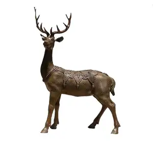 Statua di cervo Sika in bronzo a grandezza naturale decorativo del parco