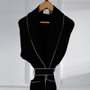 <span class=keywords><strong>Accappatoio</strong></span> per Hotel <span class=keywords><strong>Unisex</strong></span> di lusso in spugna di cotone bianco di lusso servizio OEM per adulti <span class=keywords><strong>accappatoio</strong></span> in pile di corallo tinto in filo di velluto 7-10 giorni 50 pezzi - Product Image 1