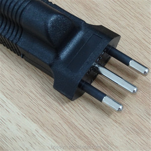 EE. UU. NEMA 5-15R Receptáculo a Italia CEI 23-16 Adaptador de enchufe de 3 clavijas Italia - Product Image 6