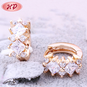 2017 nueva última moda todo tipo de lujo pequeño oro desgaste diario aro pendientes para mujer jhumka diseños fotos joyería - Product Image 1